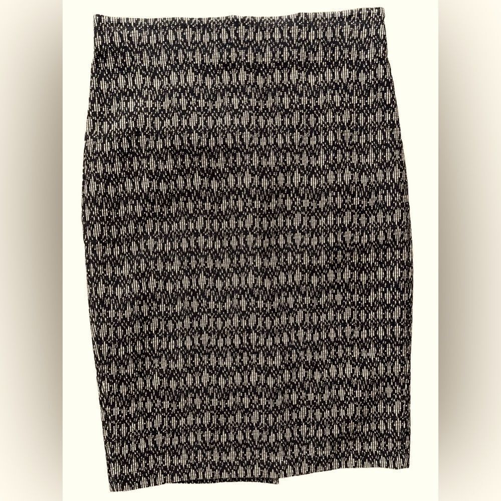 Kenar lined pencil skirt, black, tan and white, size 8.
